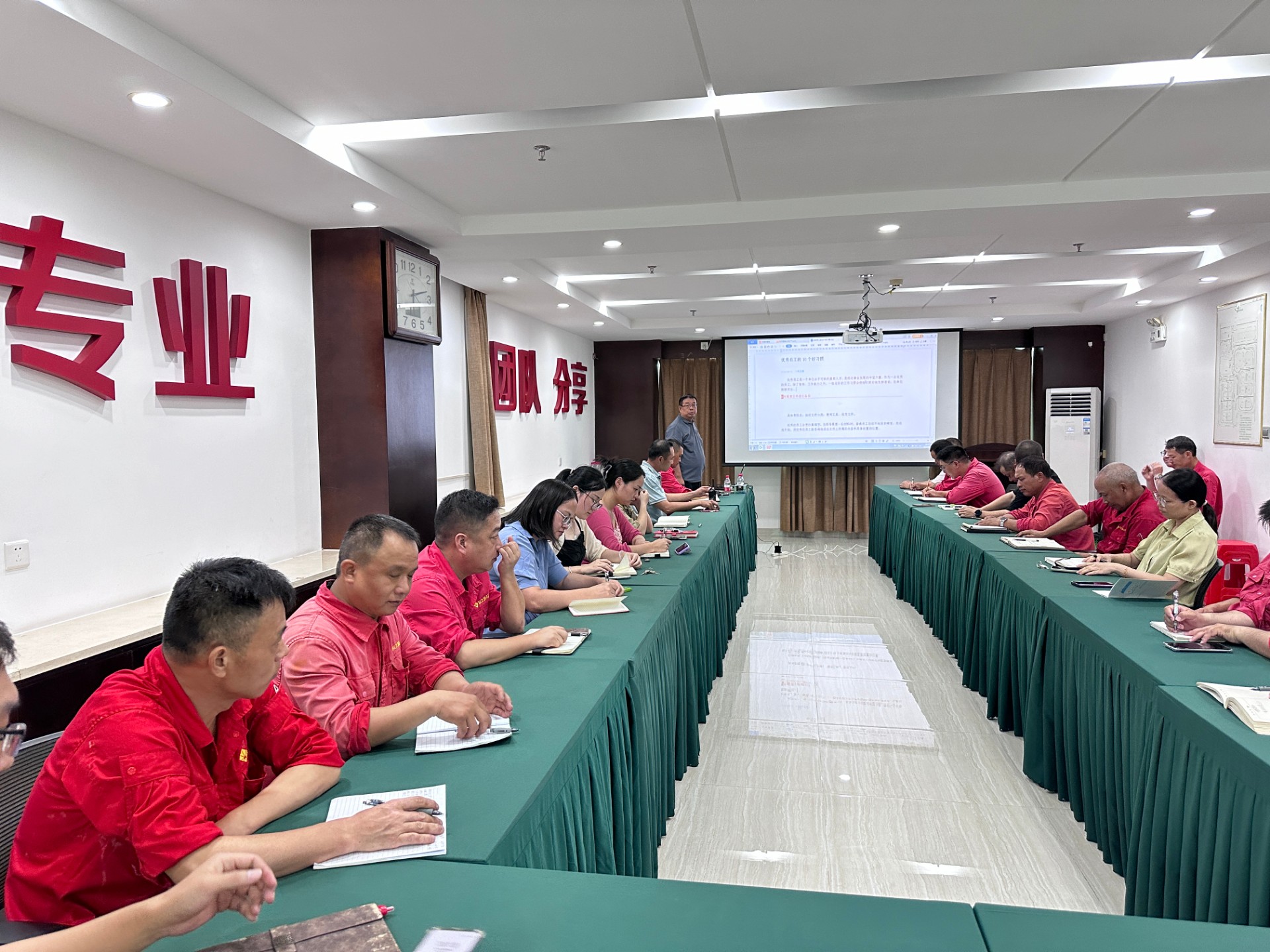 倉儲事業(yè)部舉辦“如何提高認知”專題培訓